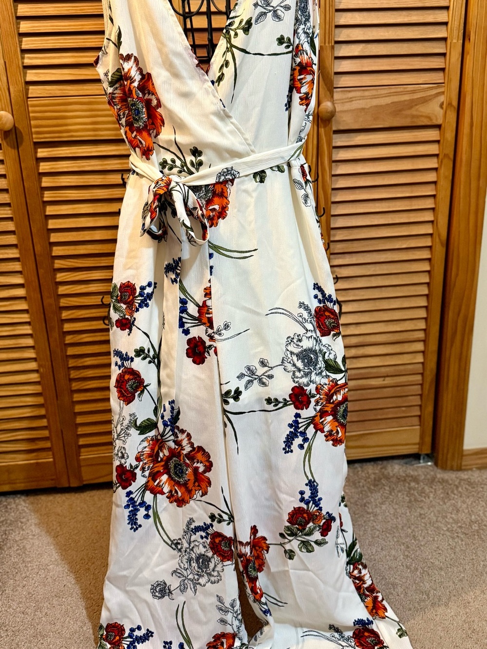 Altard State Women’s Floral jumpsuit - White with Red & Blue Flowers